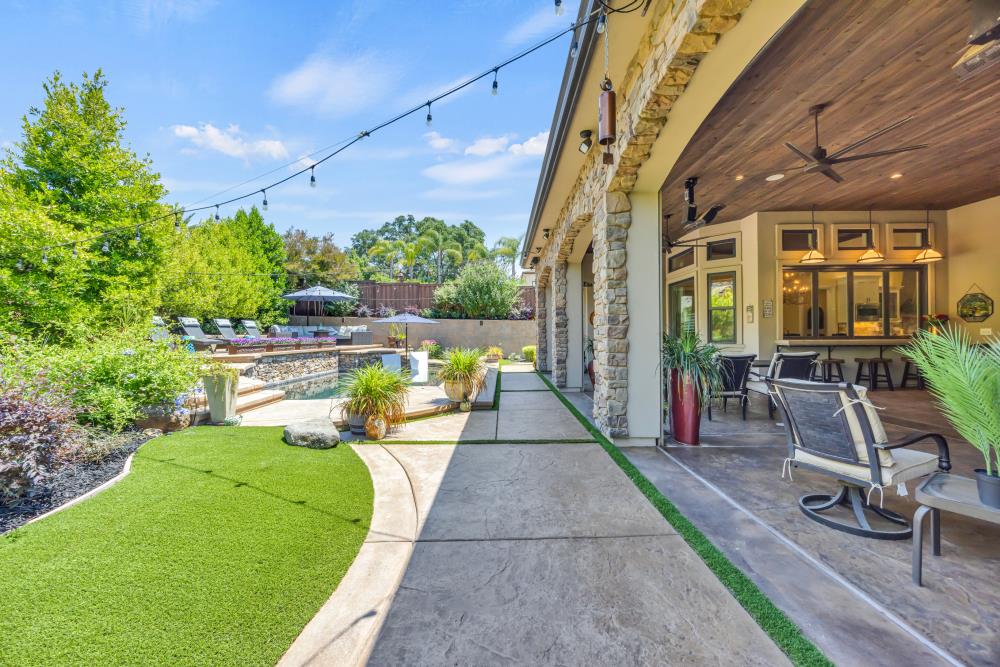 542 Ramos Drive