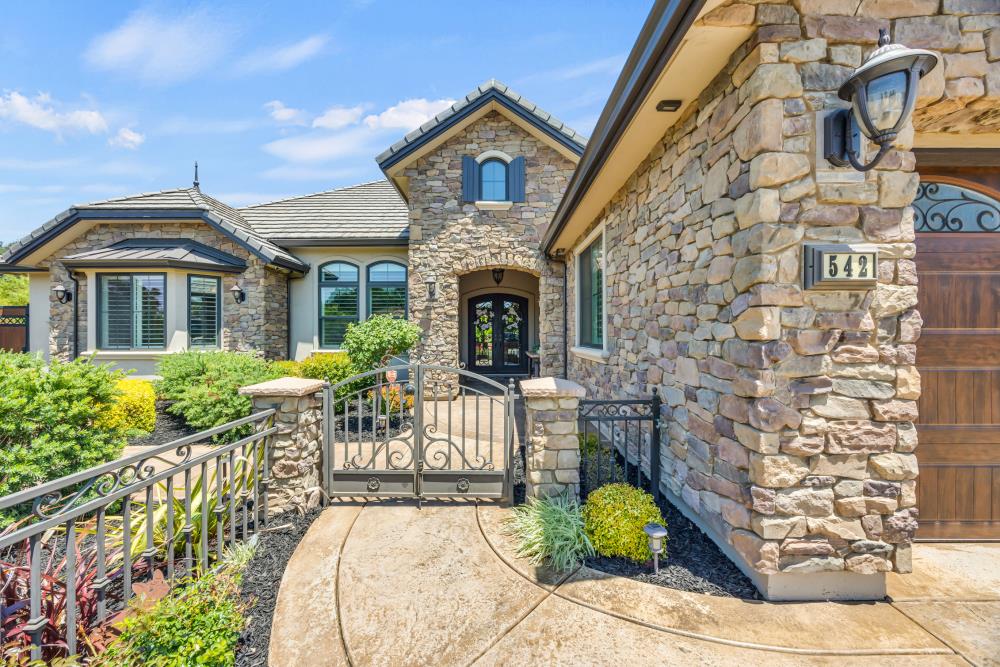542 Ramos Drive
