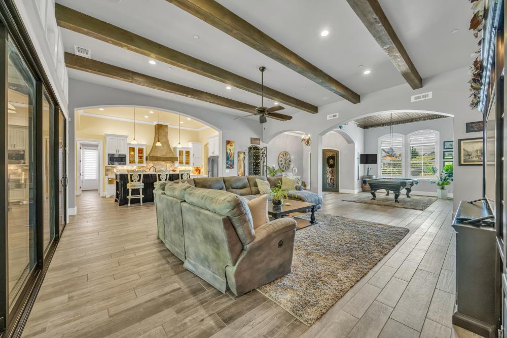 542 Ramos Drive