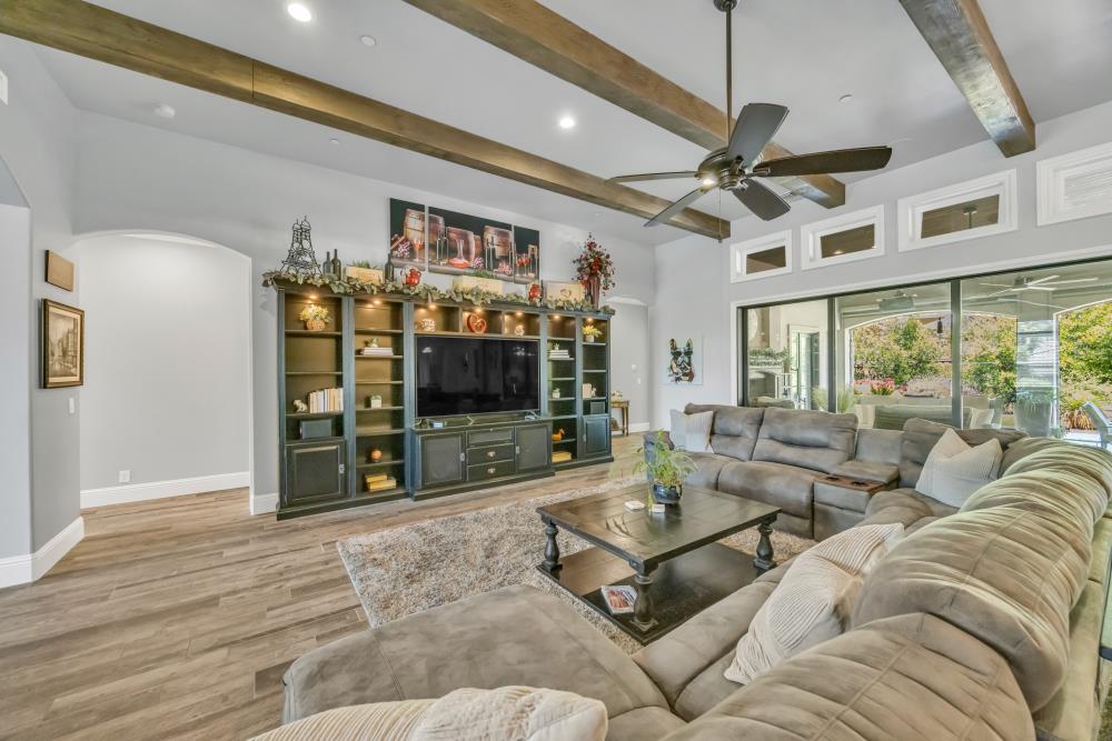 542 Ramos Drive