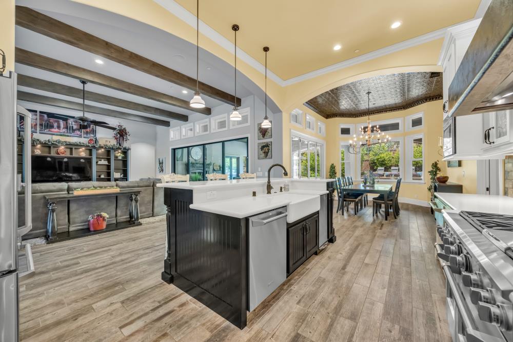 542 Ramos Drive