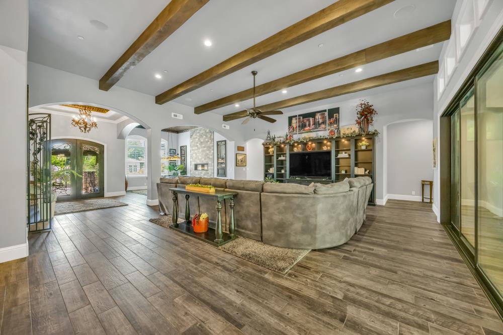 542 Ramos Drive