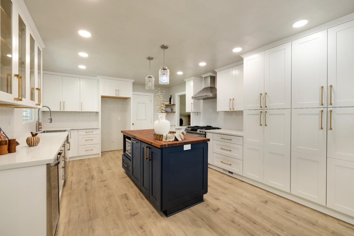 7595 Hill Road