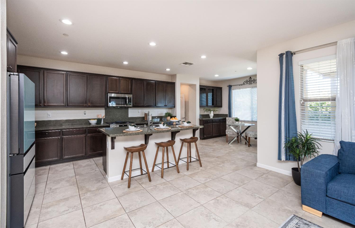 3672 Rosecrest