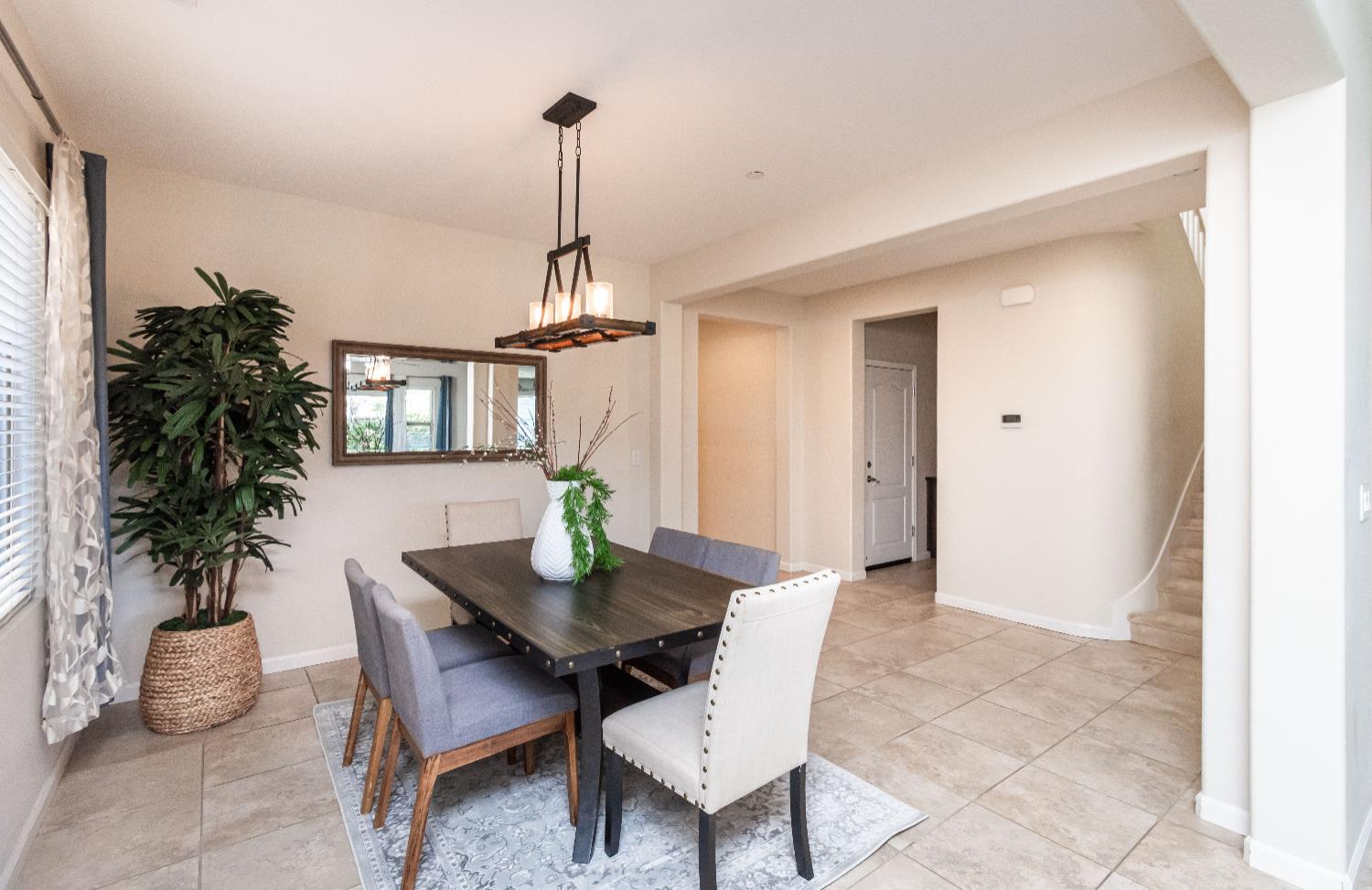 3672 Rosecrest