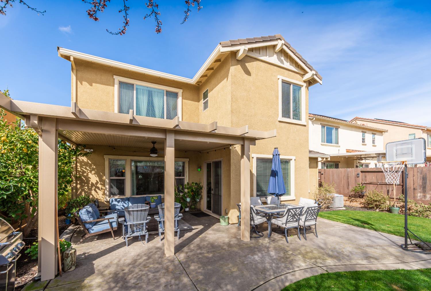 3672 Rosecrest