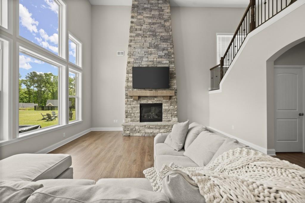 8015 Scenic Ridge Way