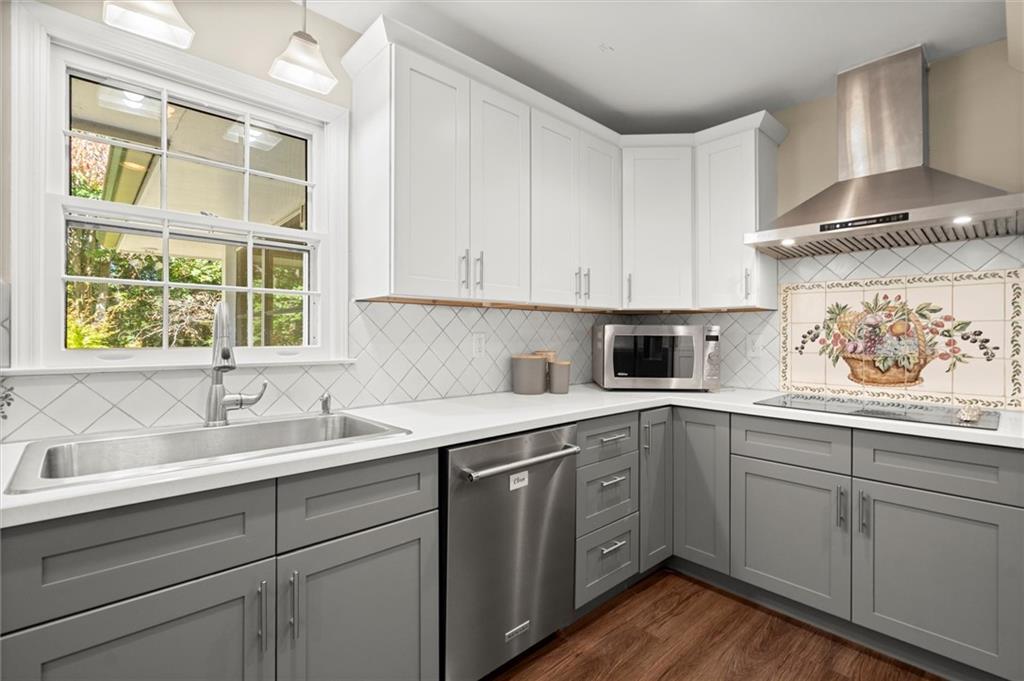 1728 Stonecliff Court