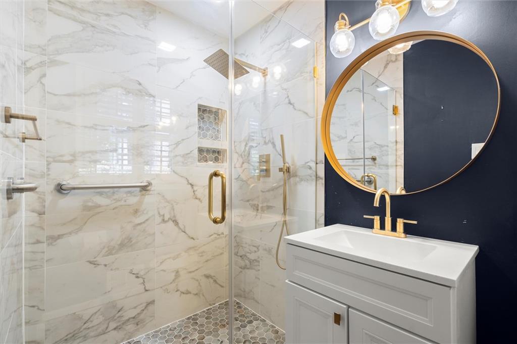 1728 Stonecliff Court