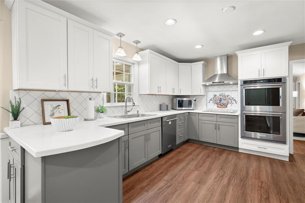 1728 Stonecliff Court