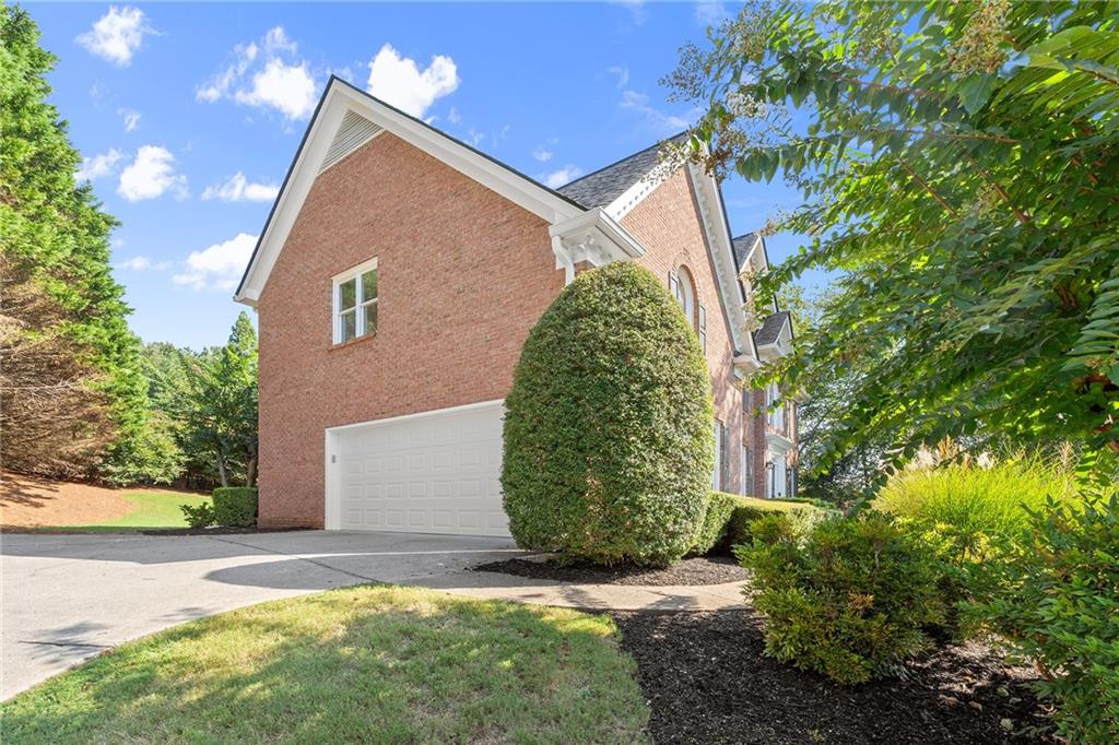 305 Willow Oak Court
