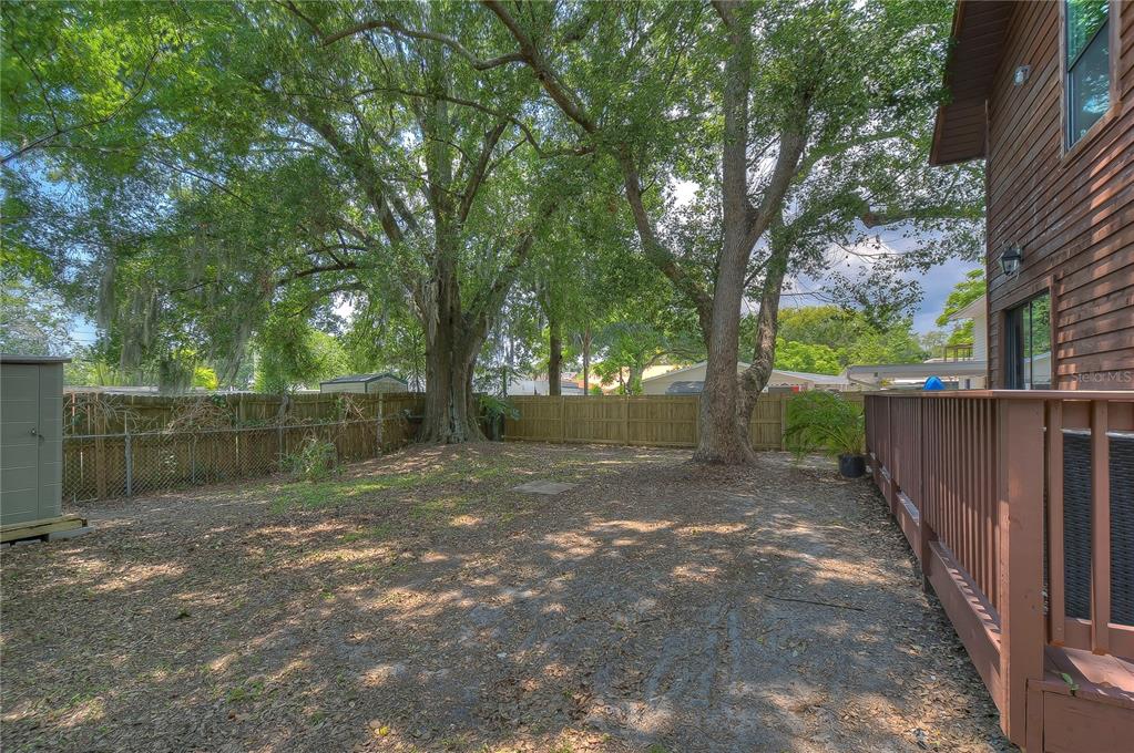 2204 HOWARD LN