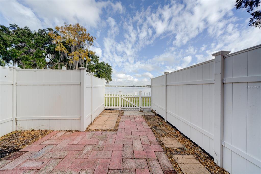 2555 CEDAR CYPRESS CT
