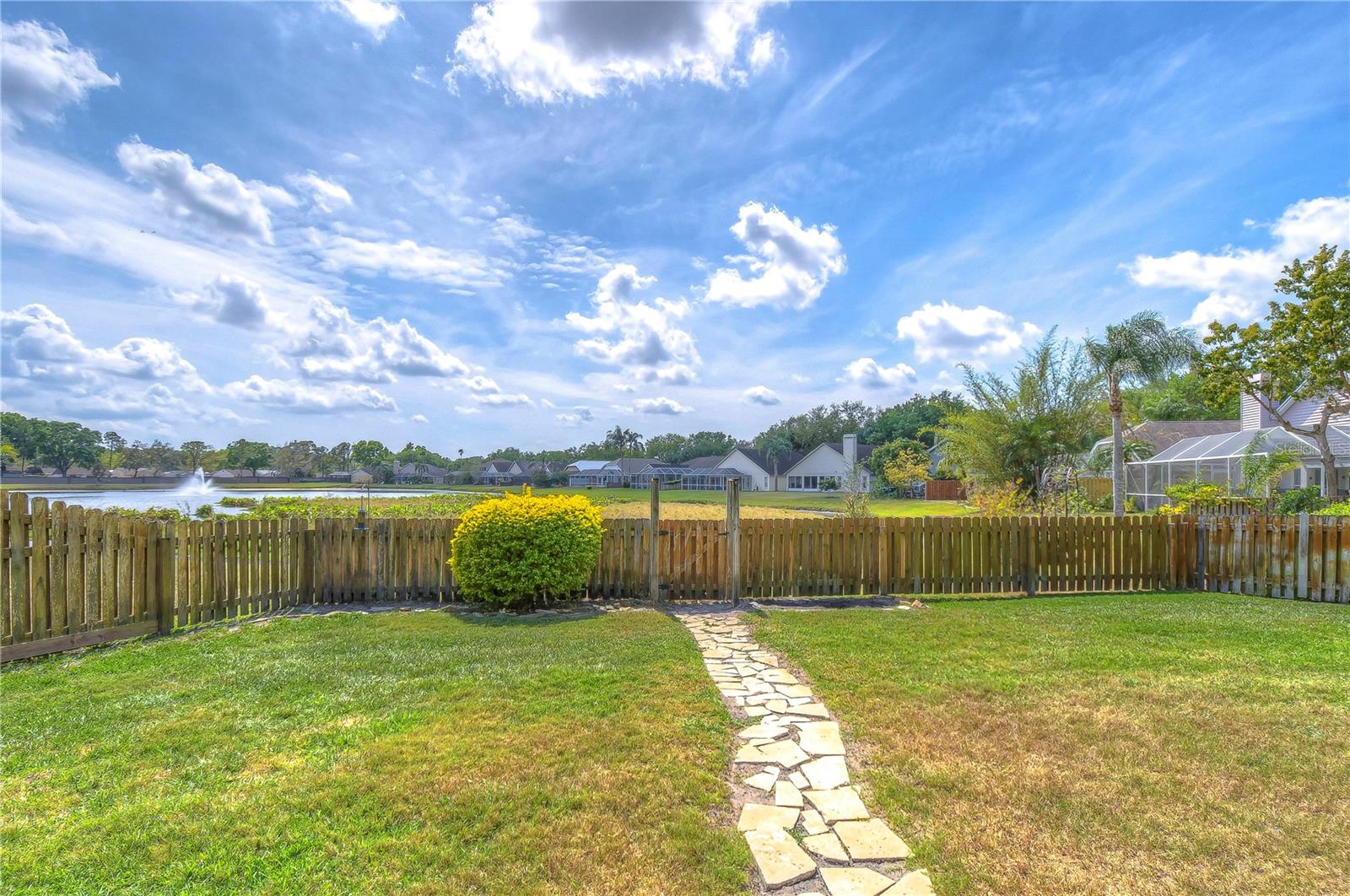 16527 LAKE HEATHER DR