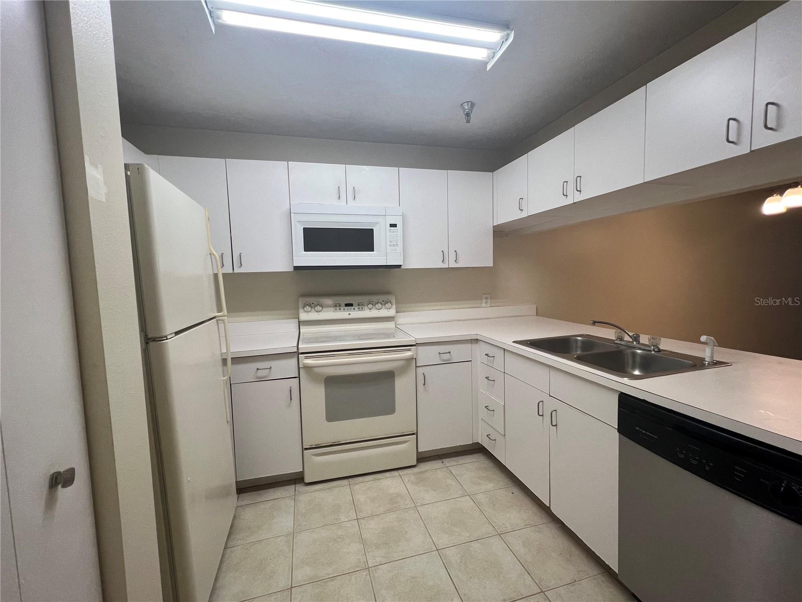 15215 AMBERLY DR #205