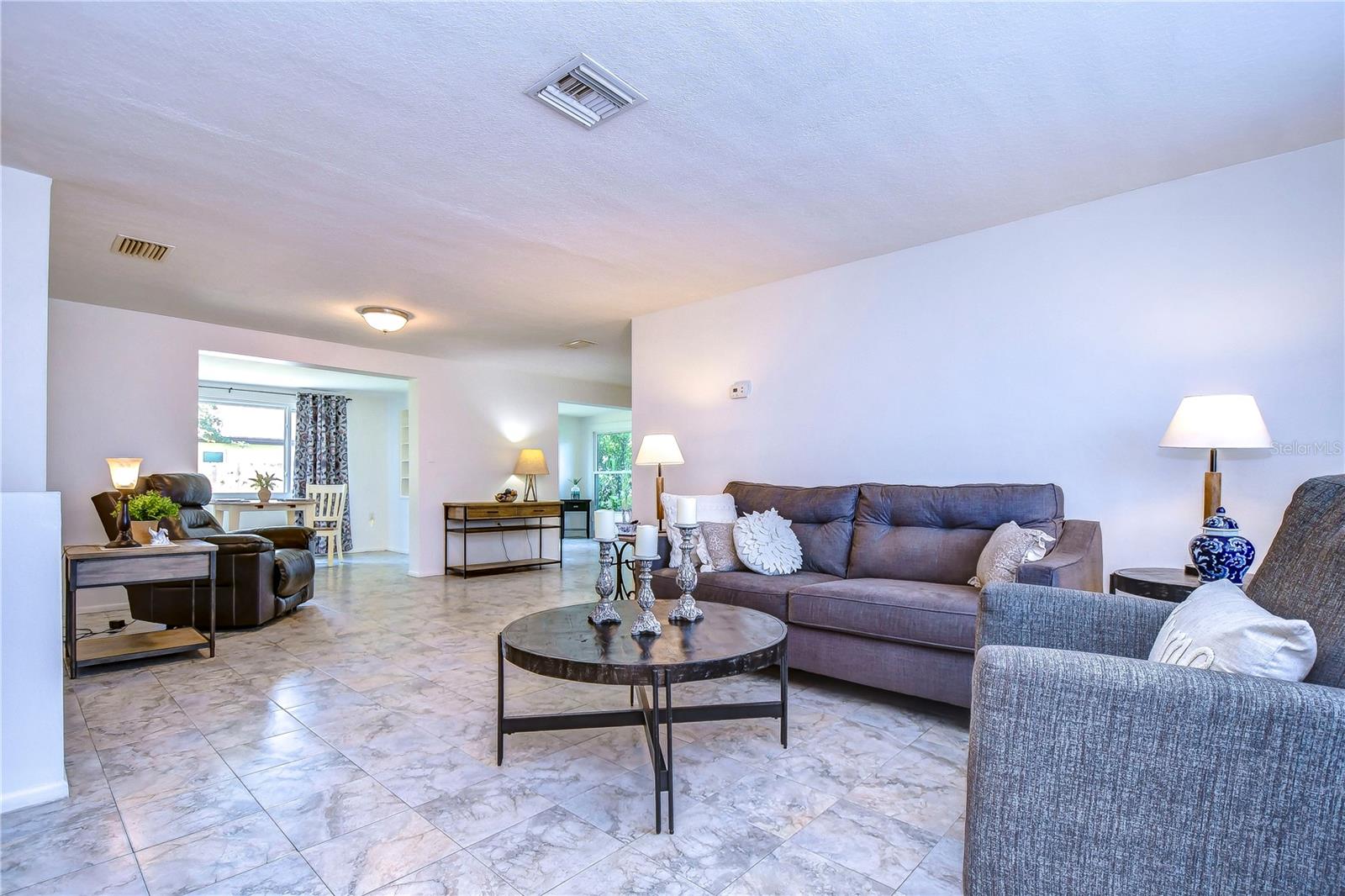 1138 CLASSIC DR