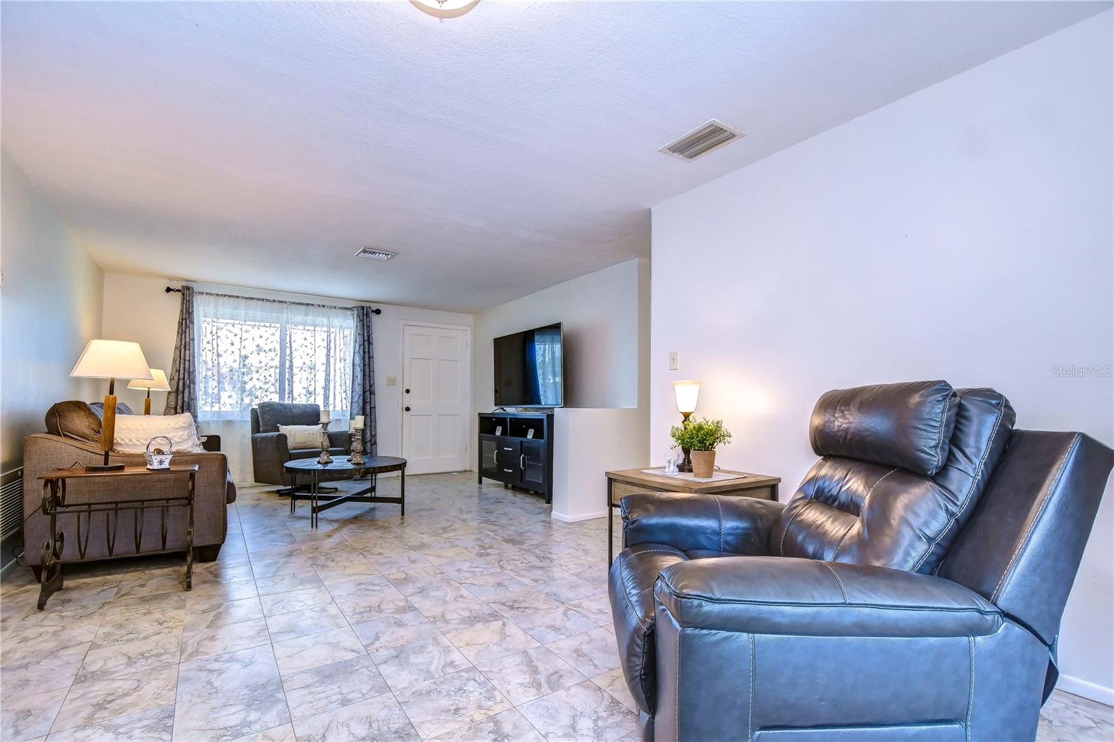 1138 CLASSIC DR