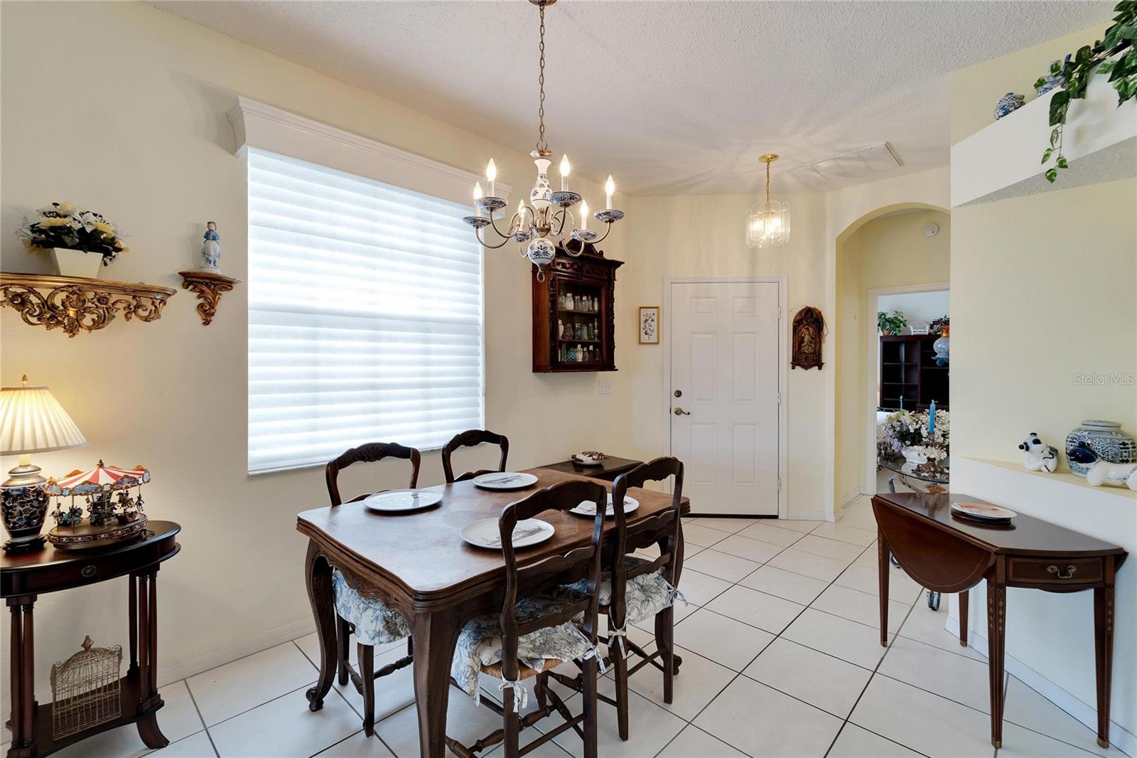 631 TREMONT GREENS LN