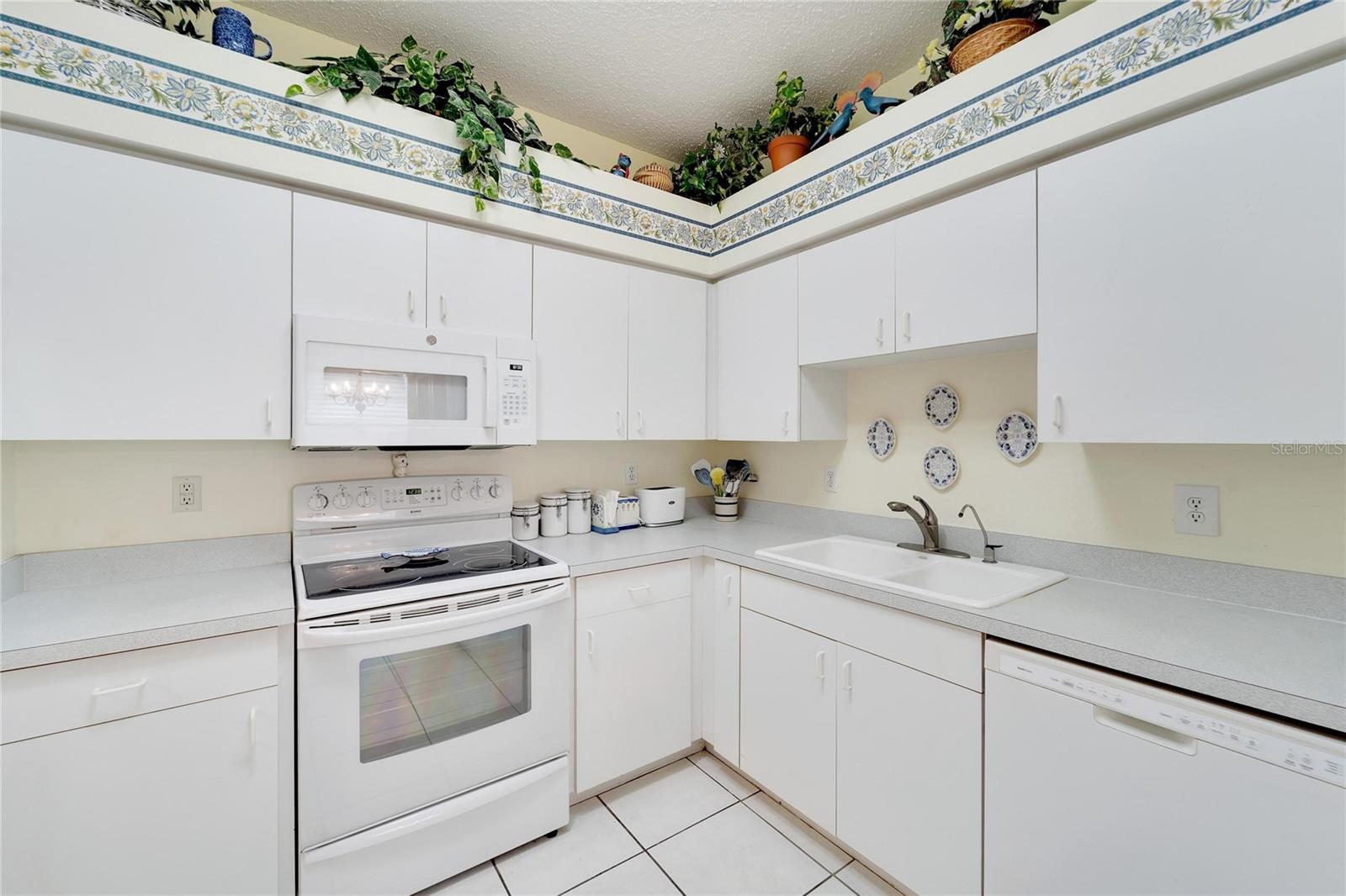 631 TREMONT GREENS LN