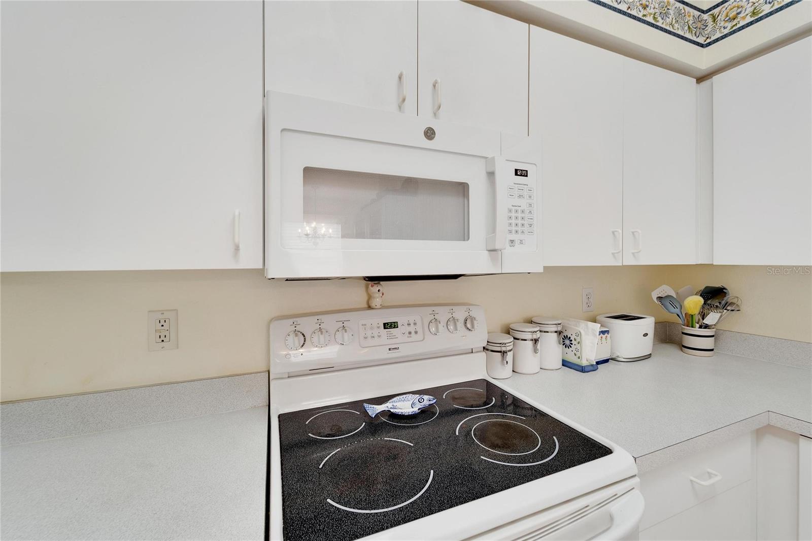 631 TREMONT GREENS LN