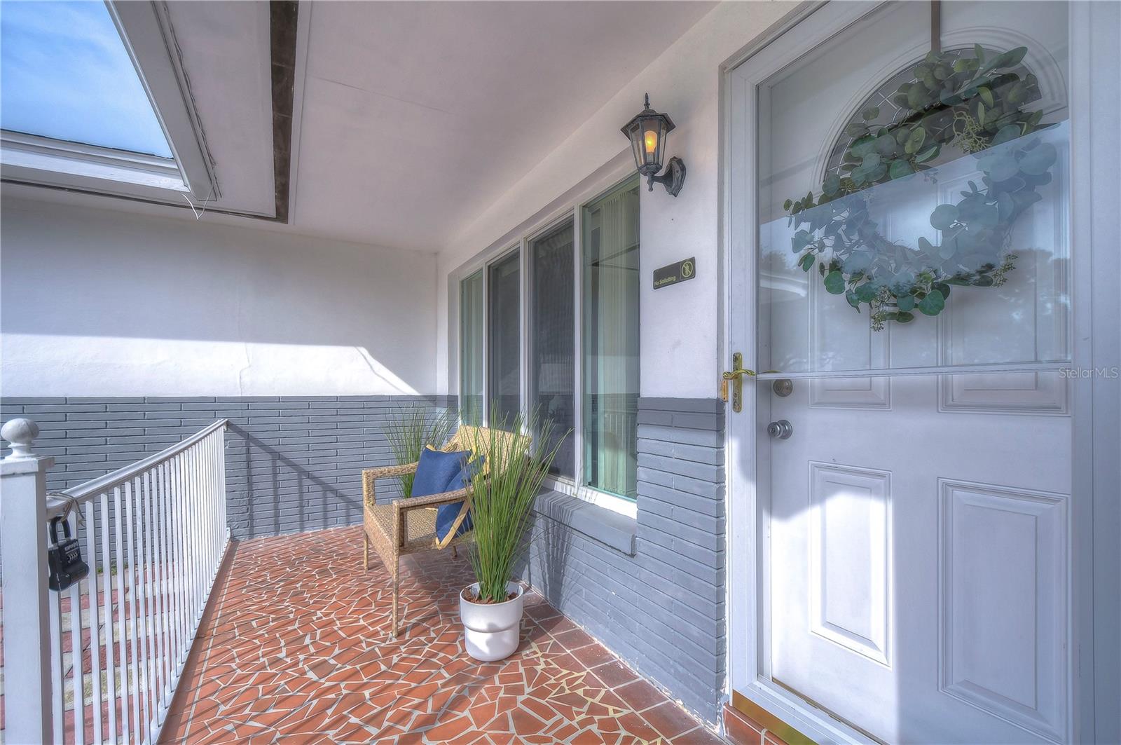 1832 HUNT LN