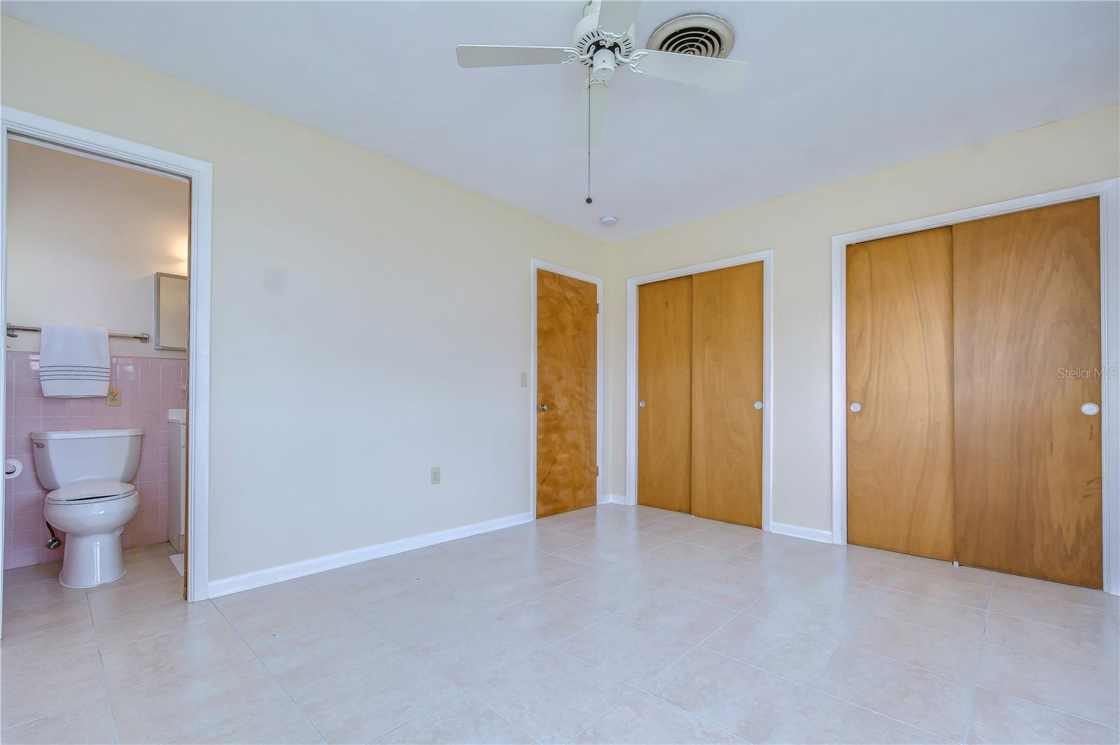 1832 HUNT LN