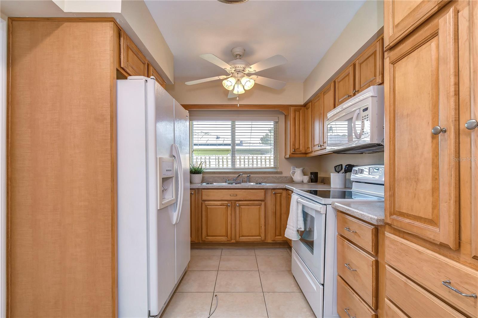 1832 HUNT LN