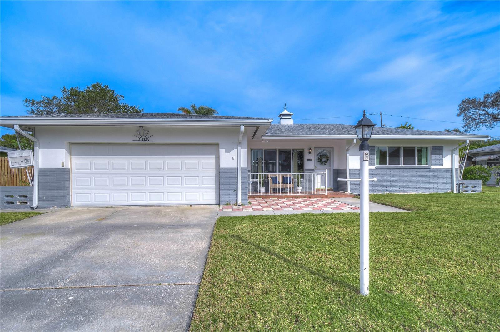 1832 HUNT LN