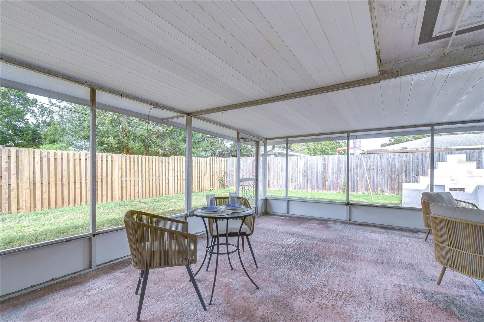 1832 HUNT LN