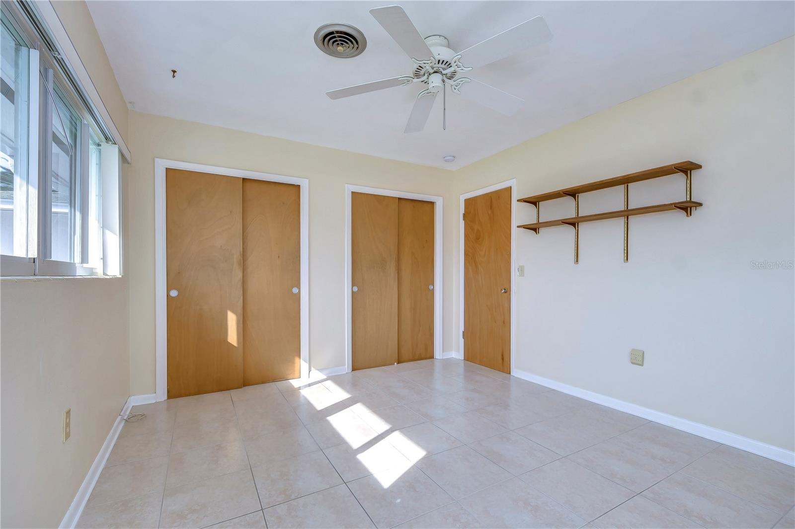 1832 HUNT LN