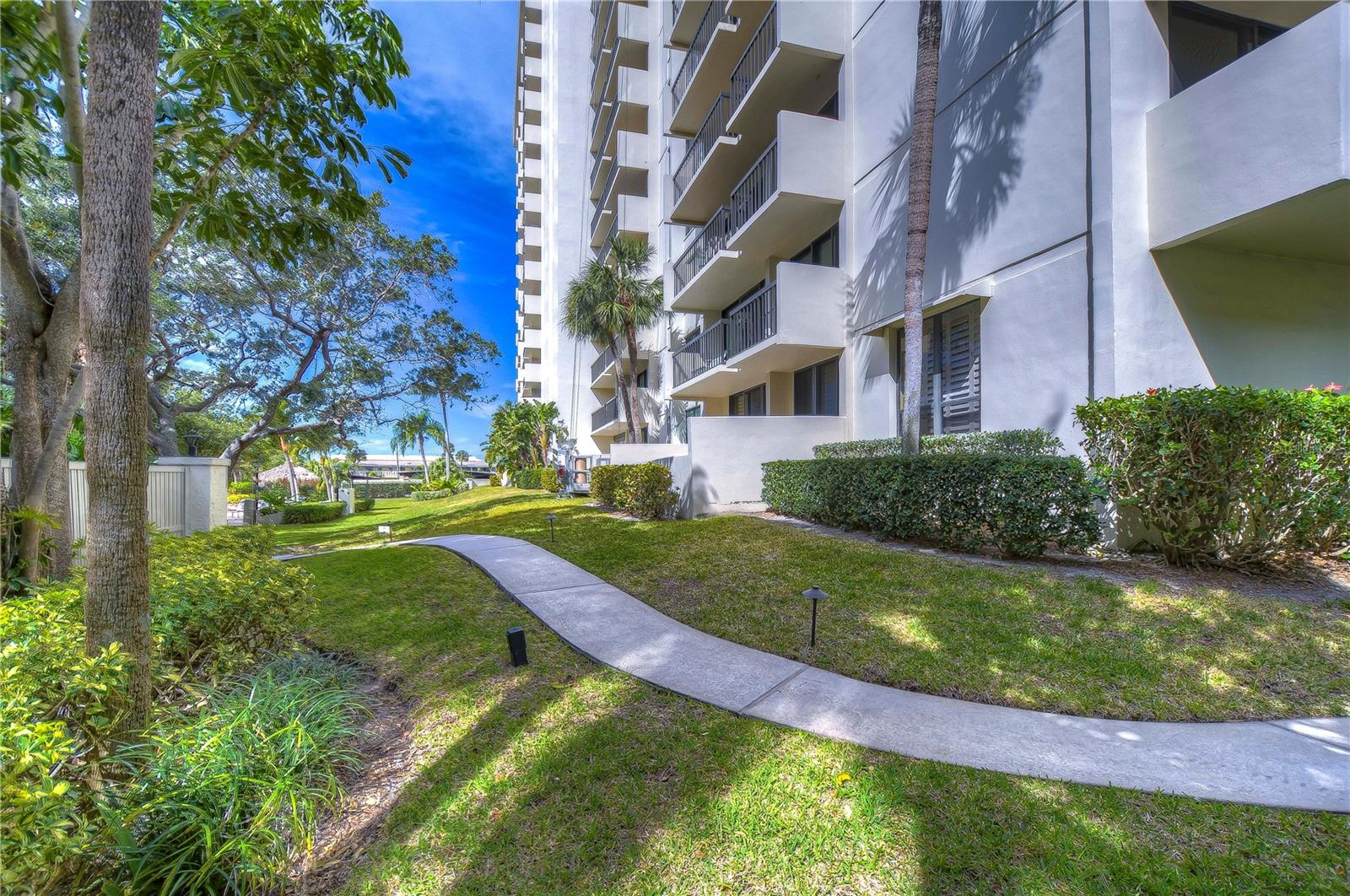 400 ISLAND WAY #902