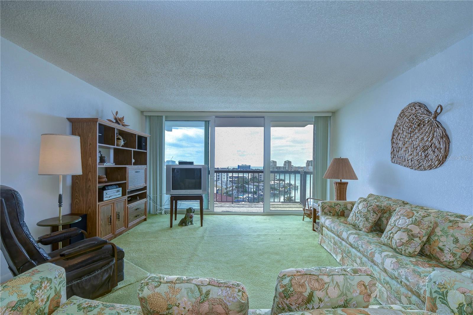 400 ISLAND WAY #902