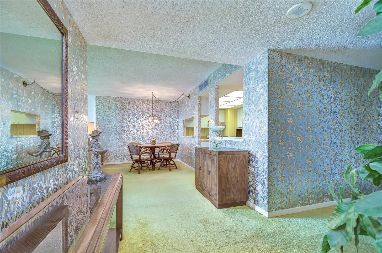 400 ISLAND WAY #902