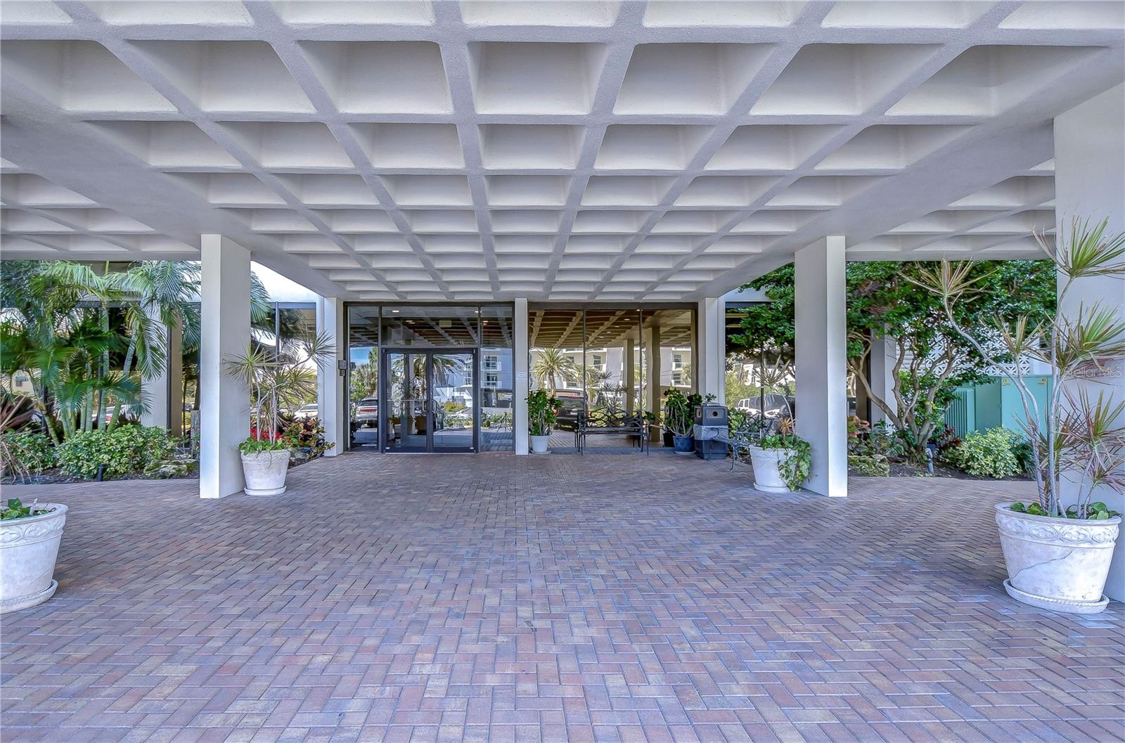 400 ISLAND WAY #902