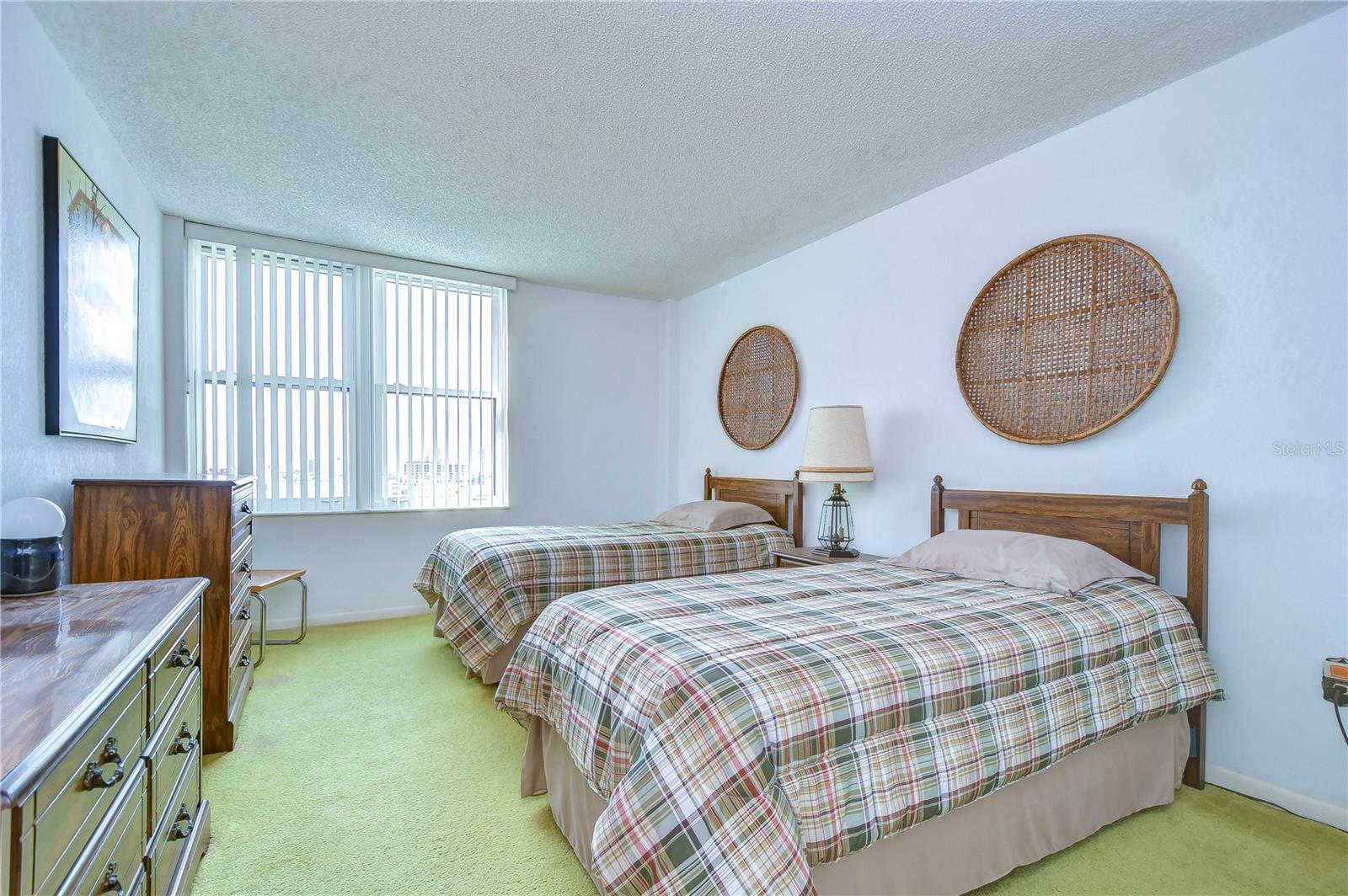 400 ISLAND WAY #902