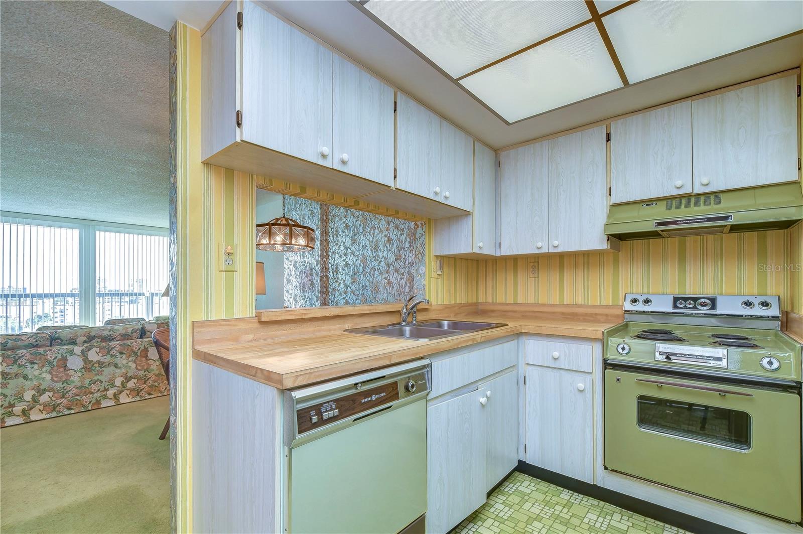 400 ISLAND WAY #902
