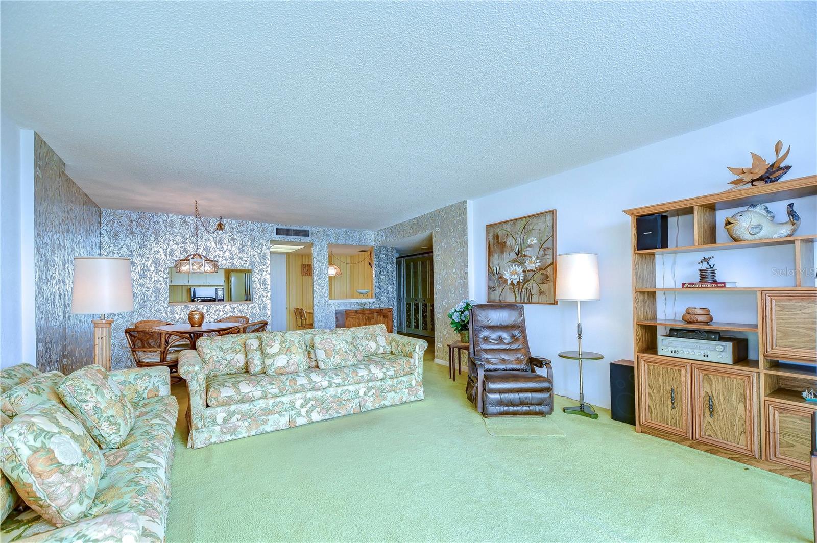 400 ISLAND WAY #902