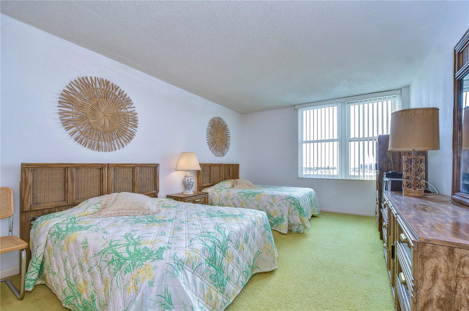400 ISLAND WAY #902