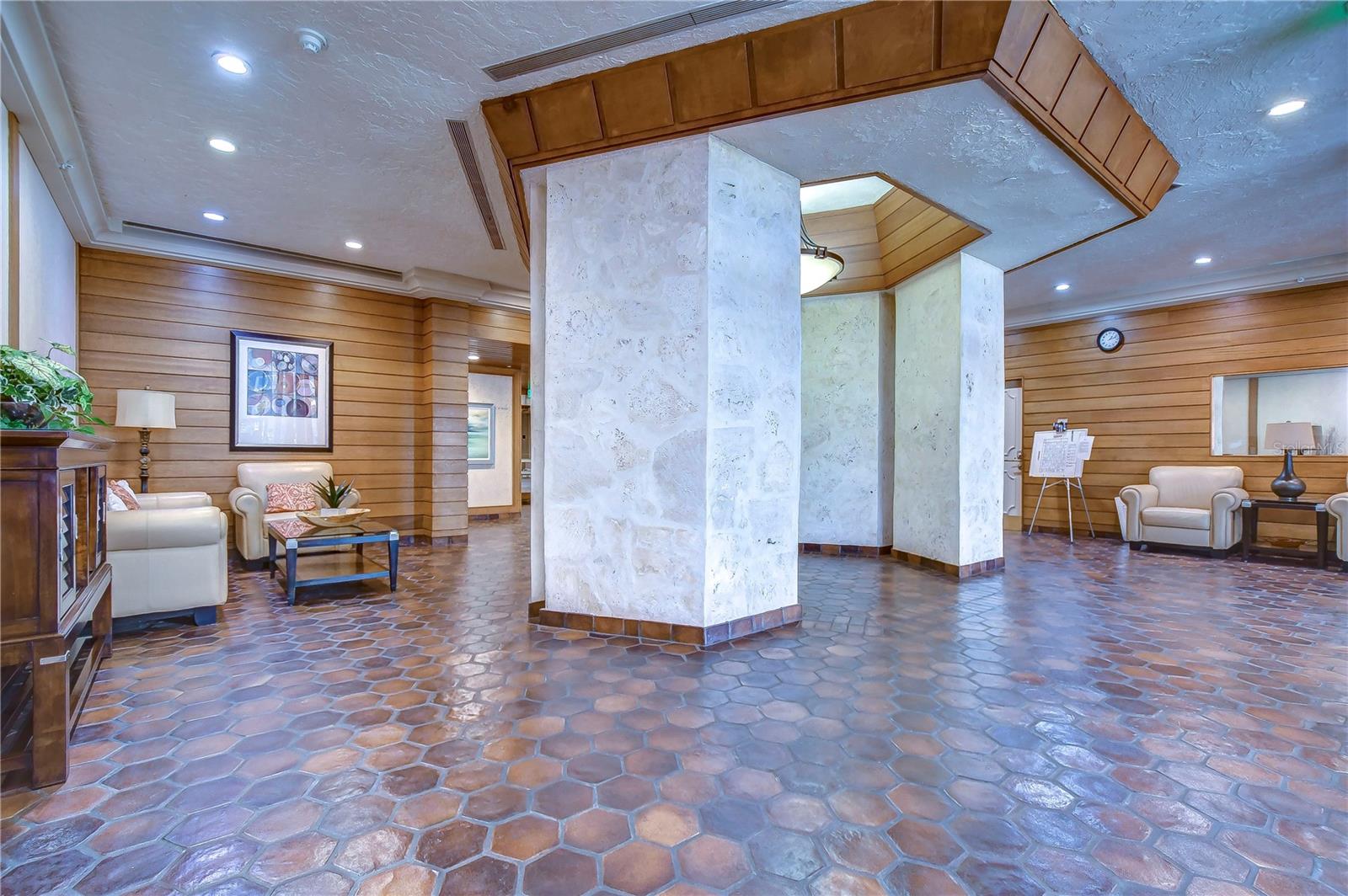 400 ISLAND WAY #902