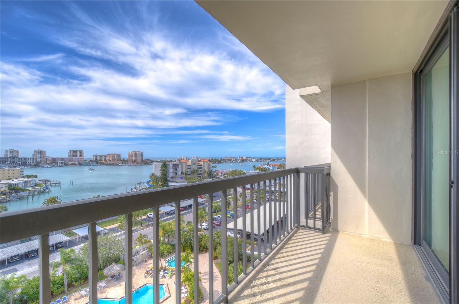 400 ISLAND WAY #902
