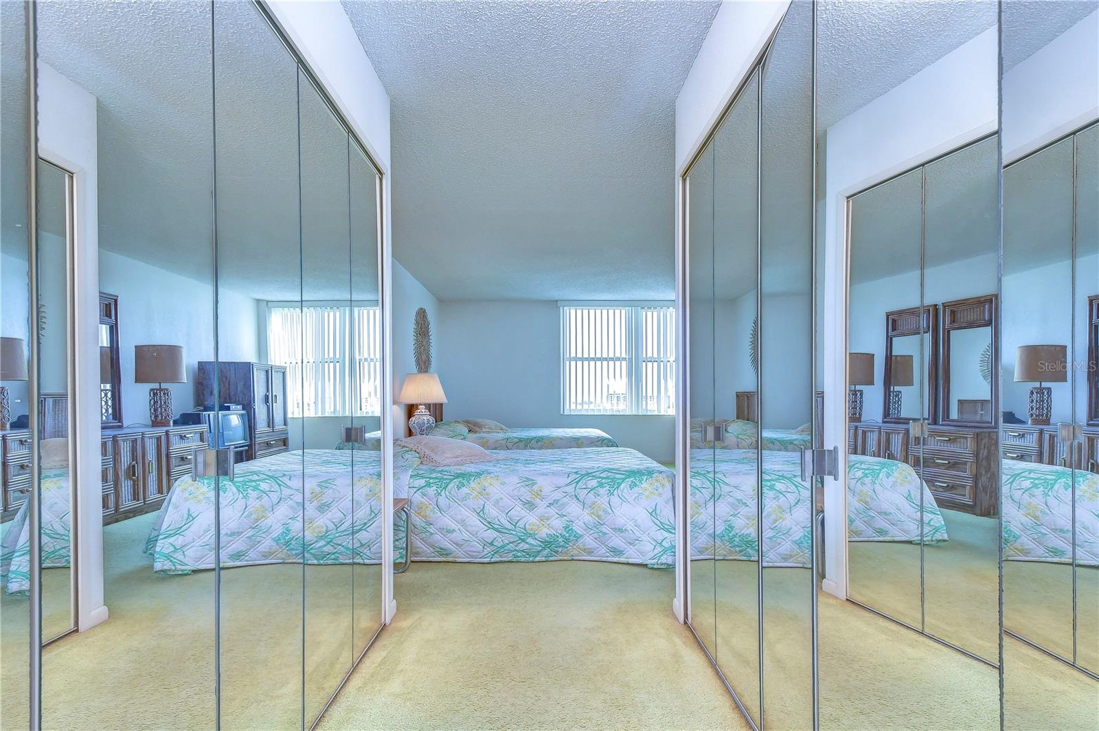 400 ISLAND WAY #902