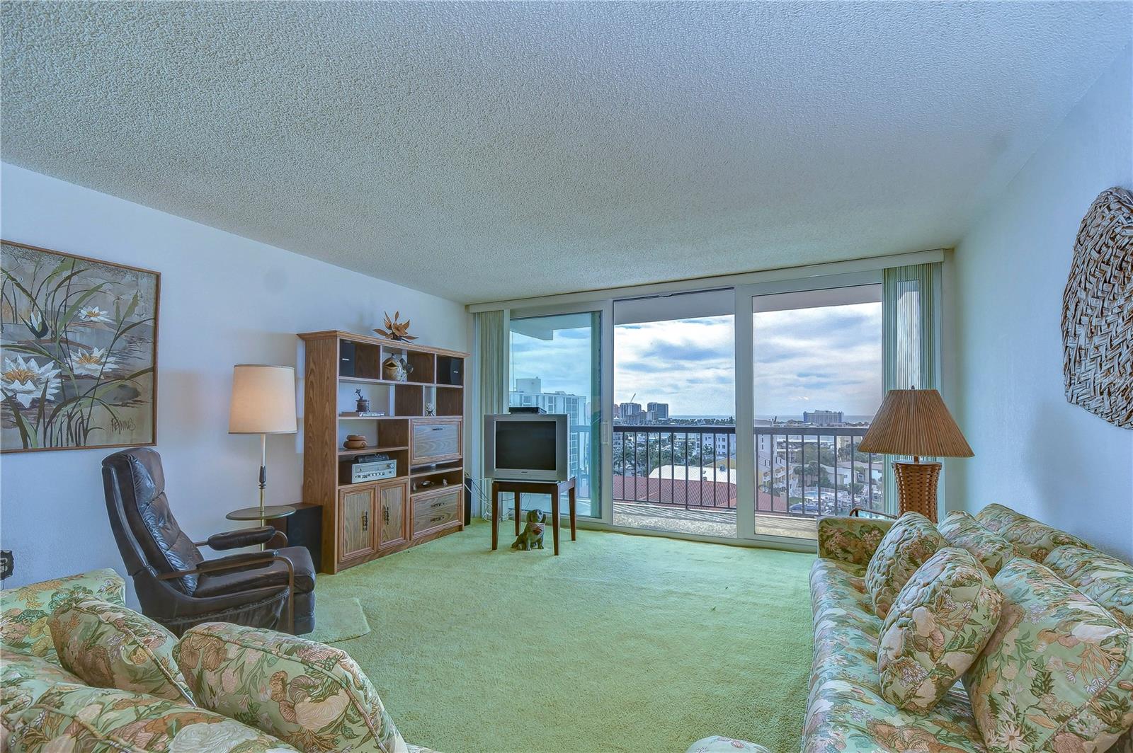 400 ISLAND WAY #902