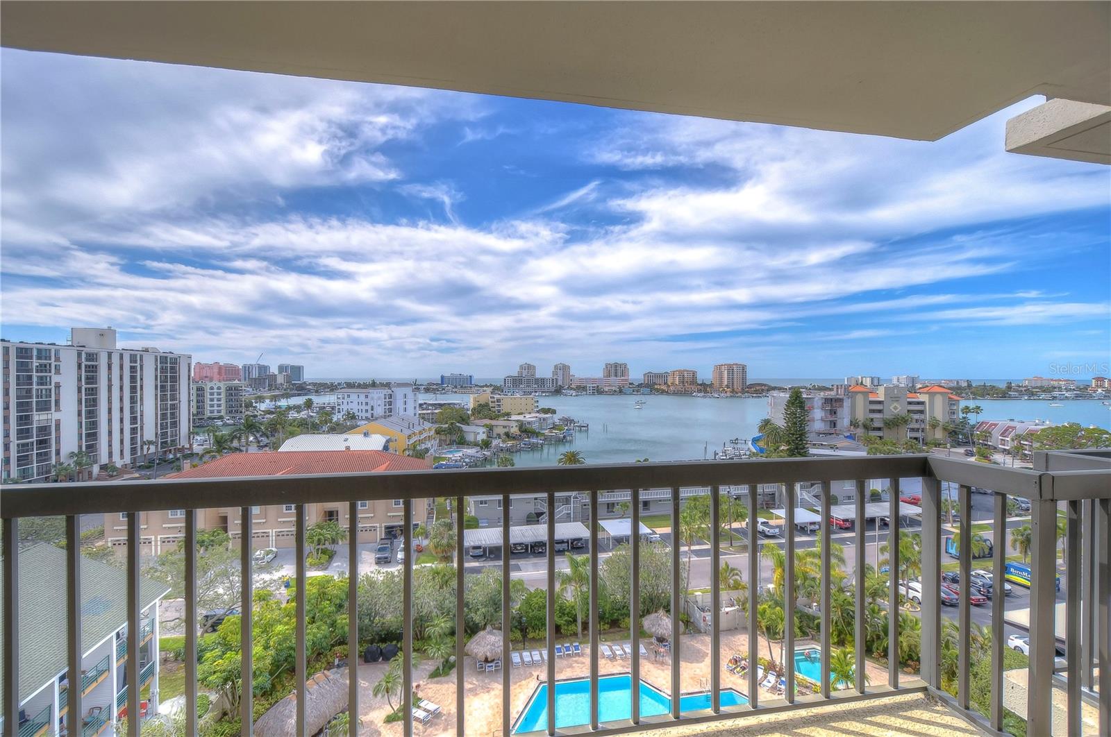 400 ISLAND WAY #902