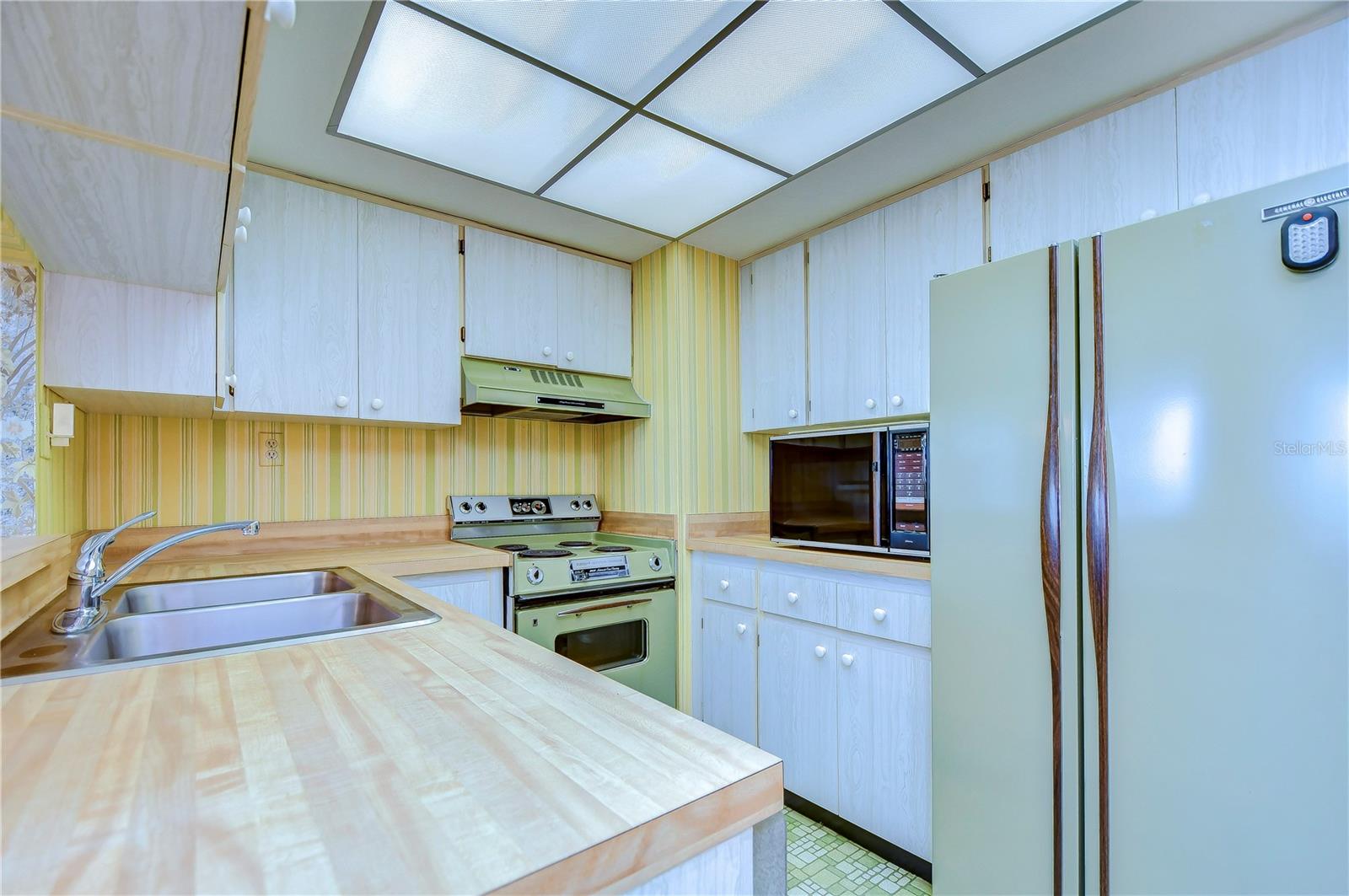 400 ISLAND WAY #902