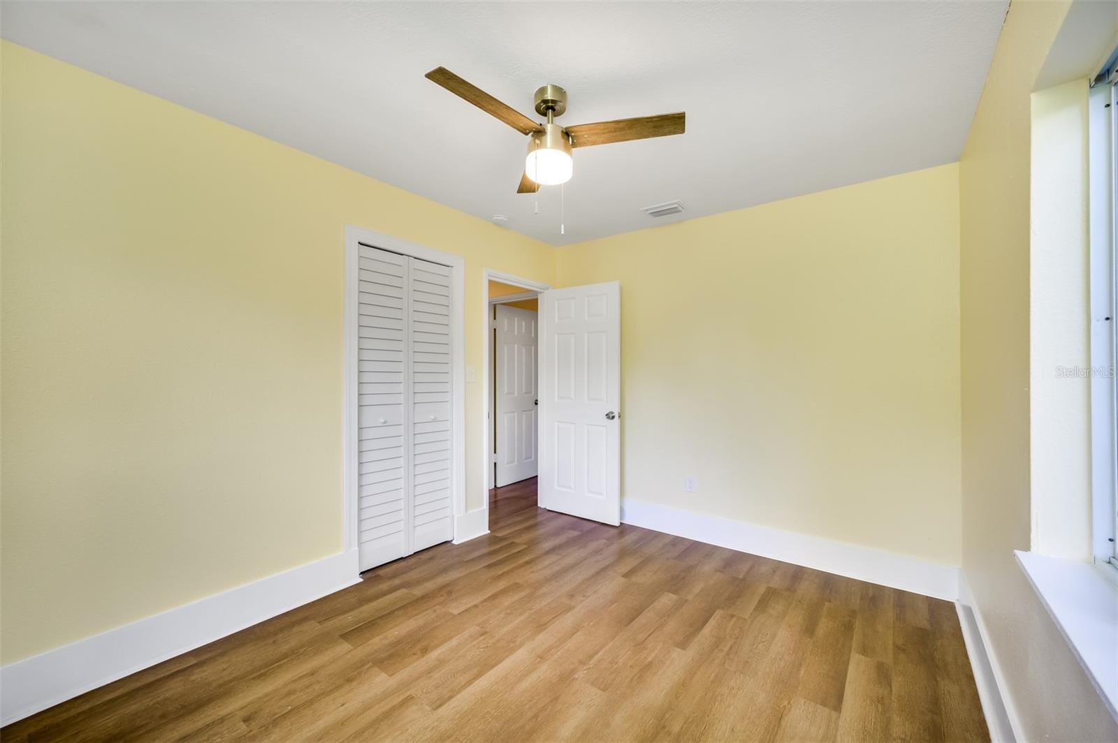 12109 N EDISON AVE