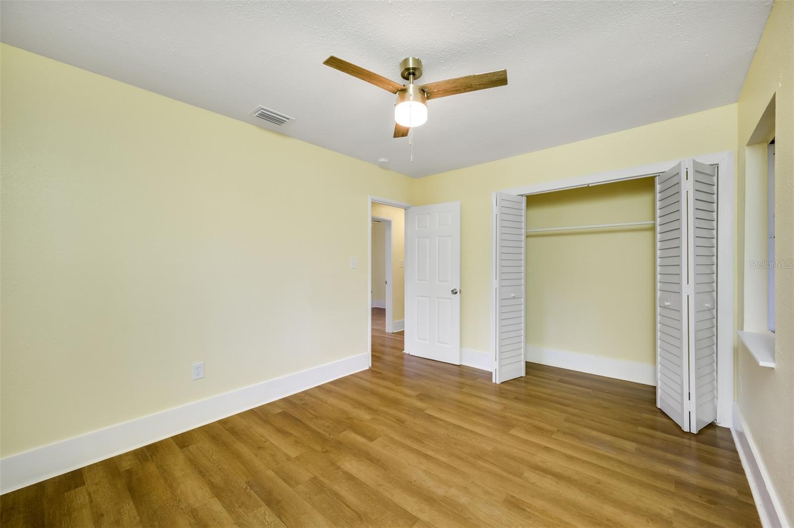 12109 N EDISON AVE