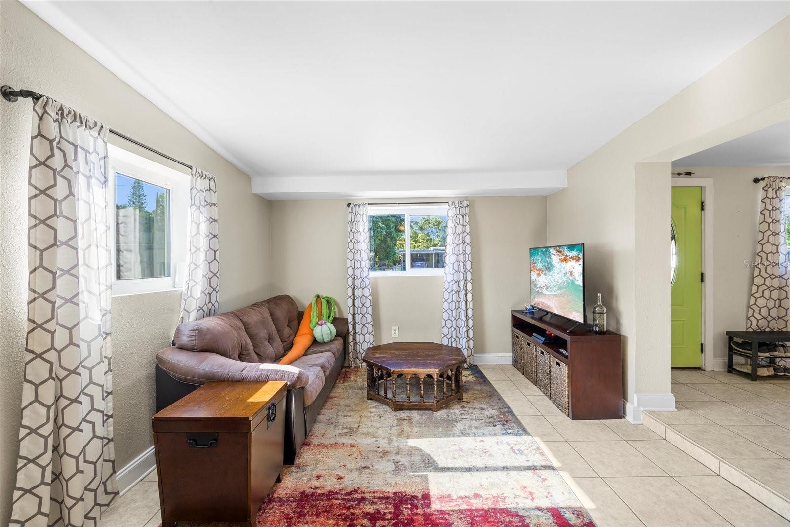 4015 W FAIRVIEW HTS