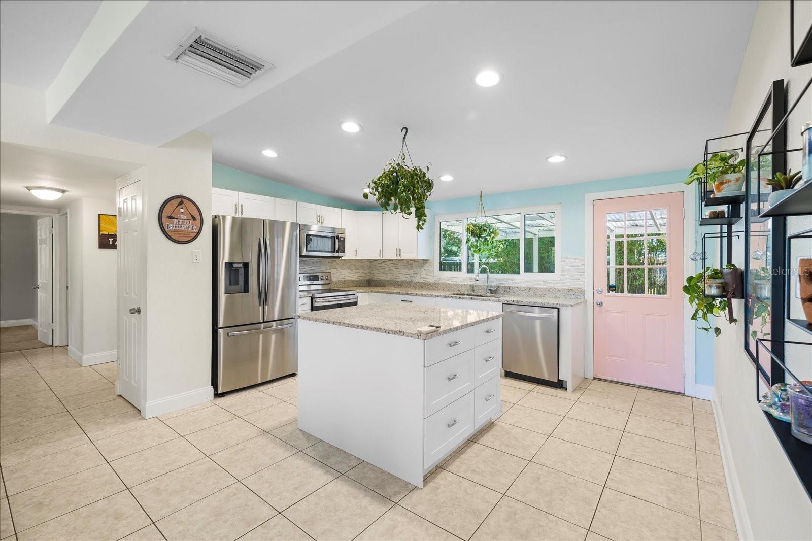 4015 W FAIRVIEW HTS