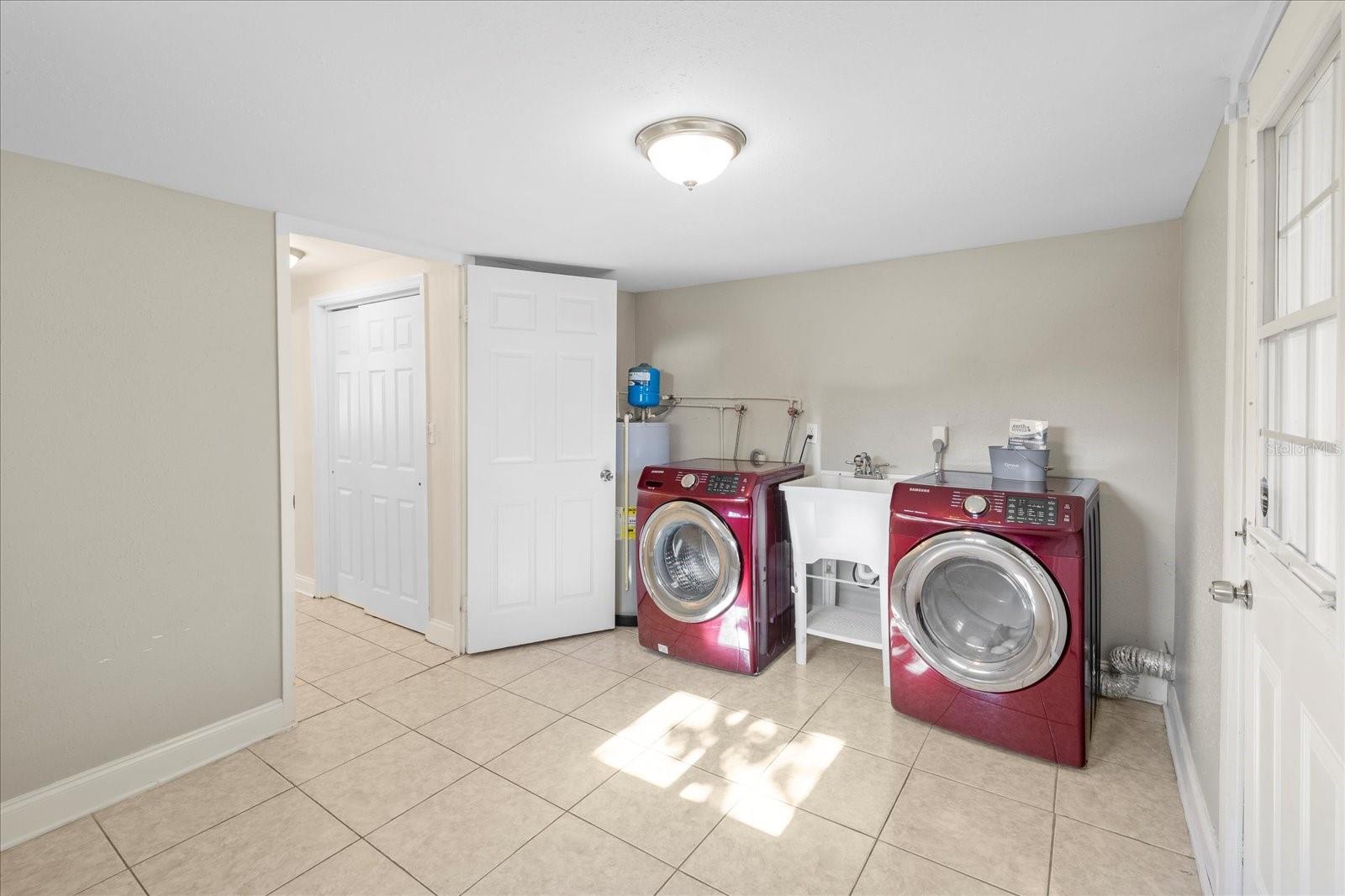 4015 W FAIRVIEW HTS