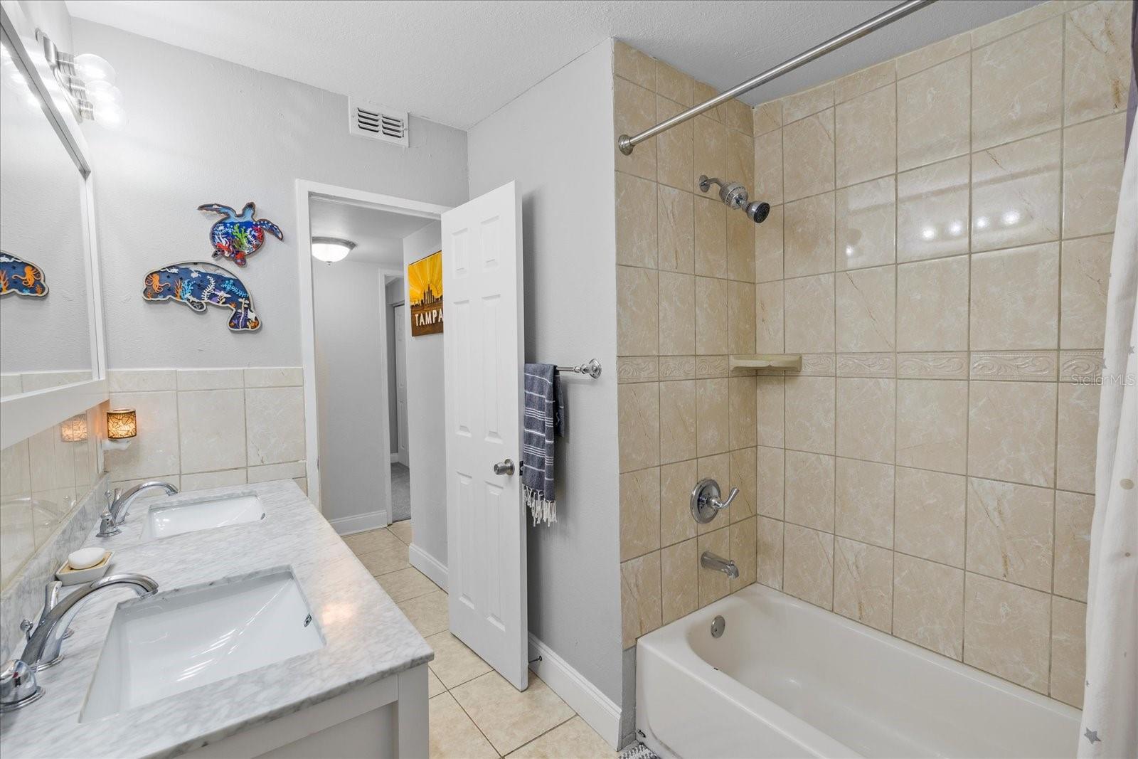 4015 W FAIRVIEW HTS